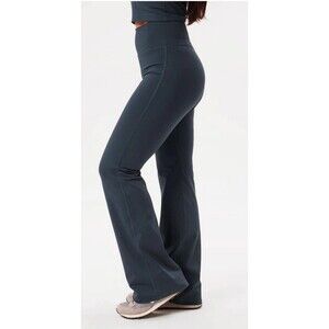 Girlfriend Collective Size Medium Compressive Flare Legging Women's Blue